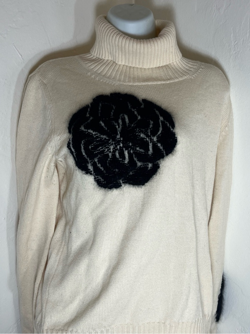 D.Exterior Sweater Womens Size Large Angora White Turtleneck Flower Stretchy